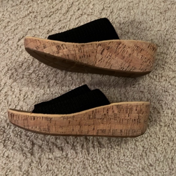 Rockport platform slides. Cork material- black cloth upper. Lightweight SZ 7.5♥️ - Picture 2 of 8